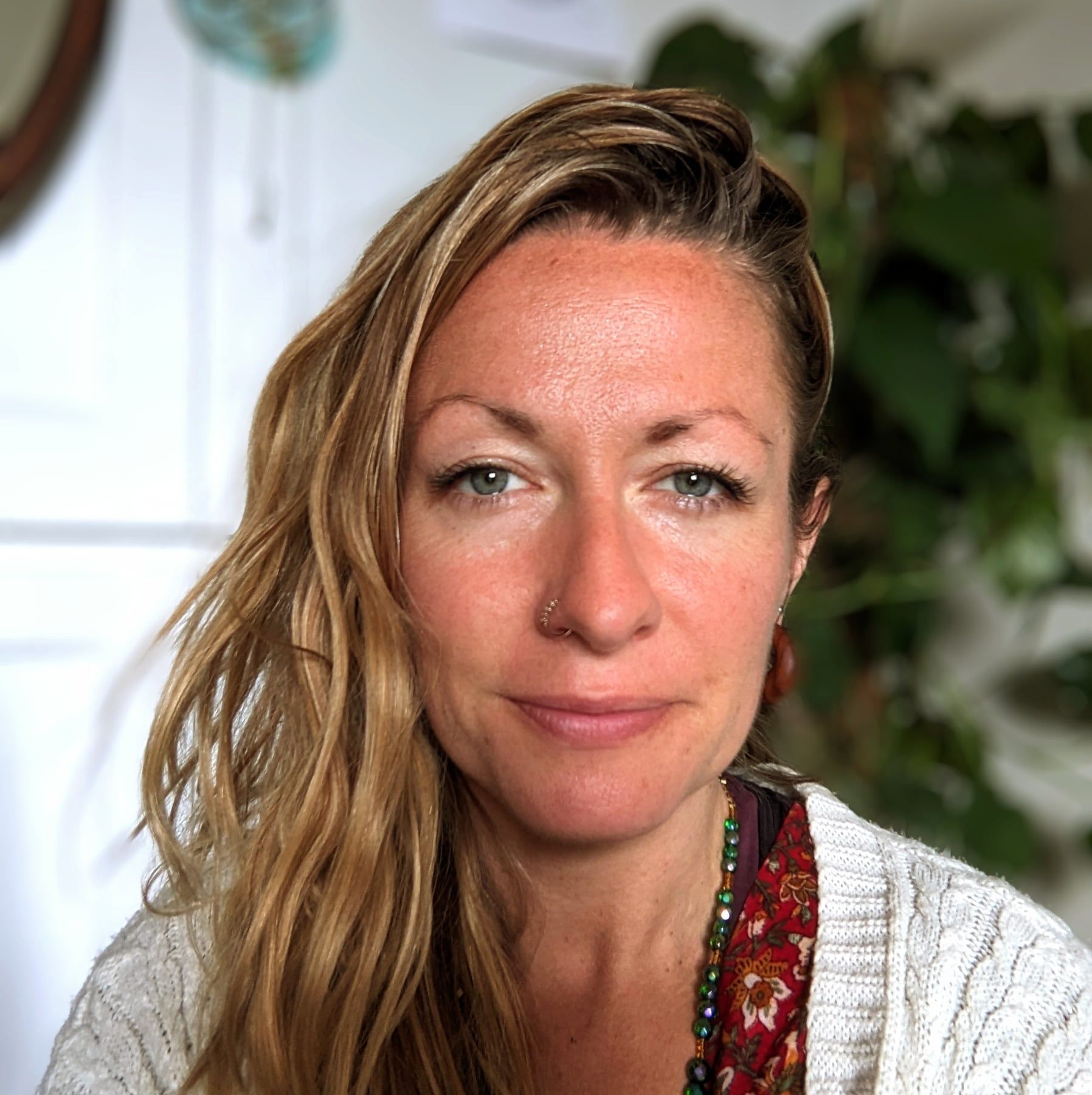 Portrait of artist Amber Stefani.